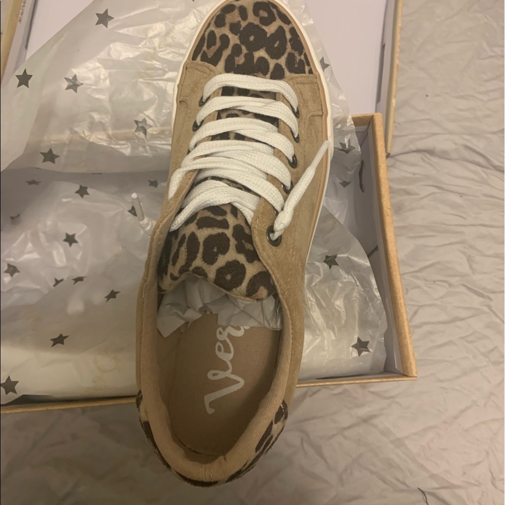 🤎 NWT - Leopard/Taupe Sneakers - 9.5 🤎